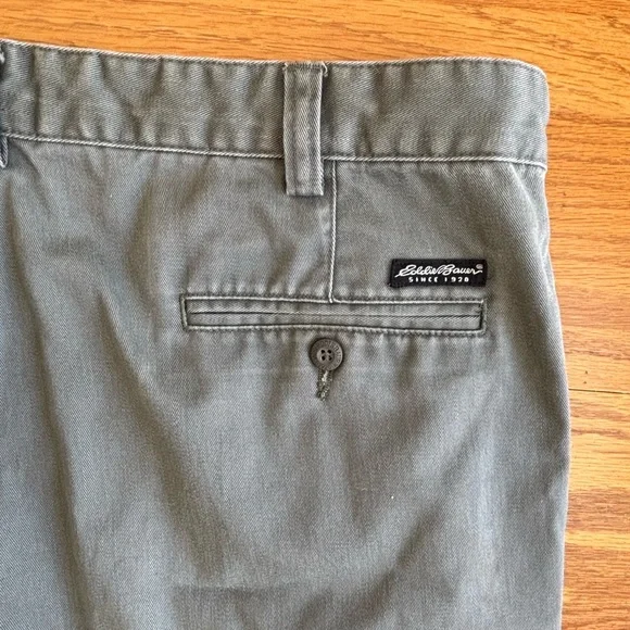 Eddie Bauer Men's Relaxed-Fit 100% Cotton Gray-Green Chinos, 40 - Picture 3 of 10